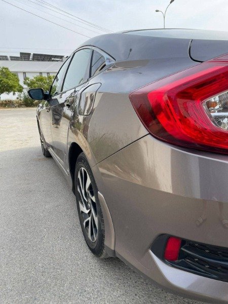 
								Used 2018 Honda Civic full									